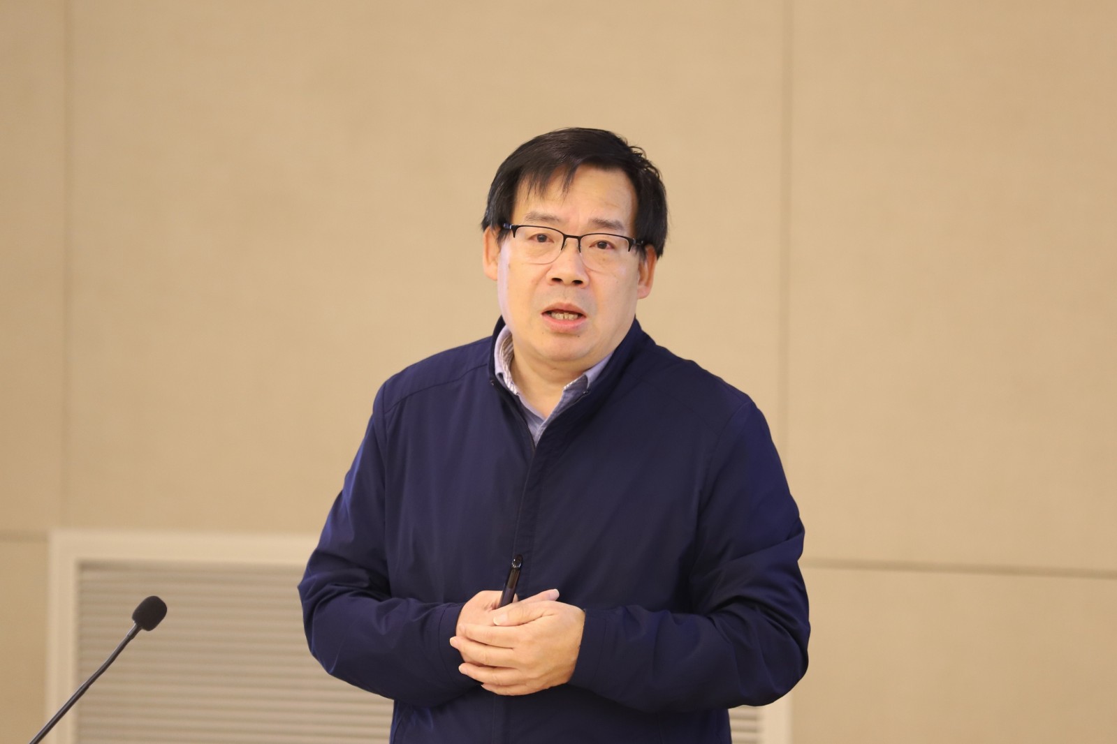 1669601347435192.jpg 老师.jpg