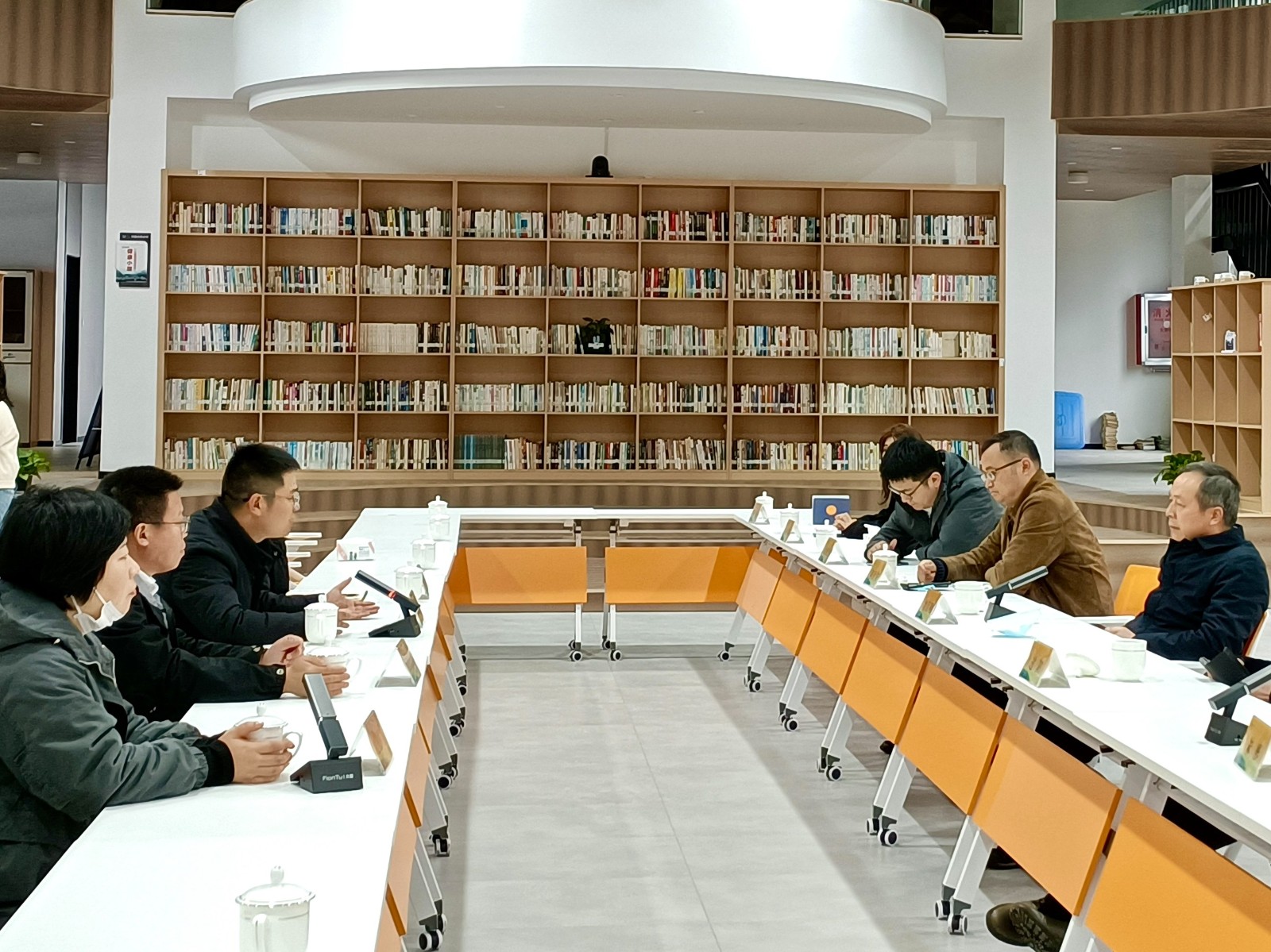 1670204950641877.jpg 座谈交流 (2).jpg