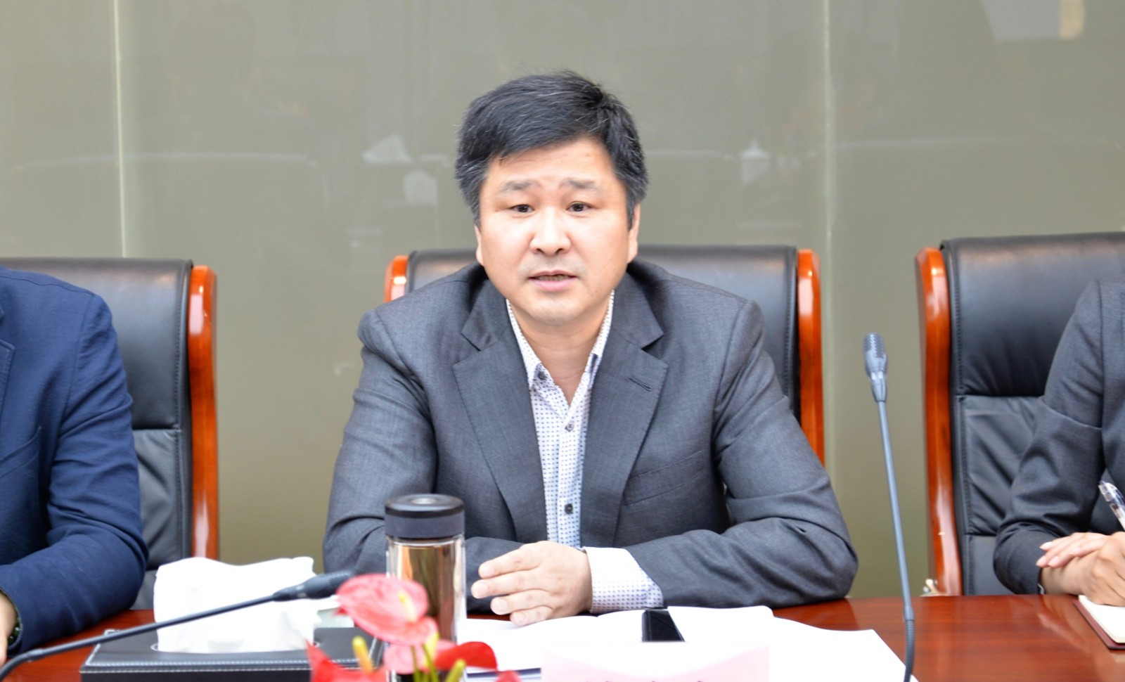 1683267065334526.jpg 韩总正面照1.jpg