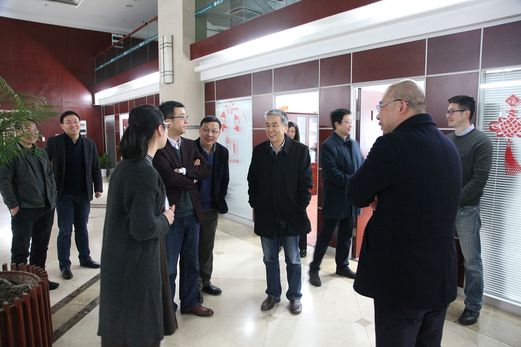 集团公司领导新年上班第一天走访慰问干部员工