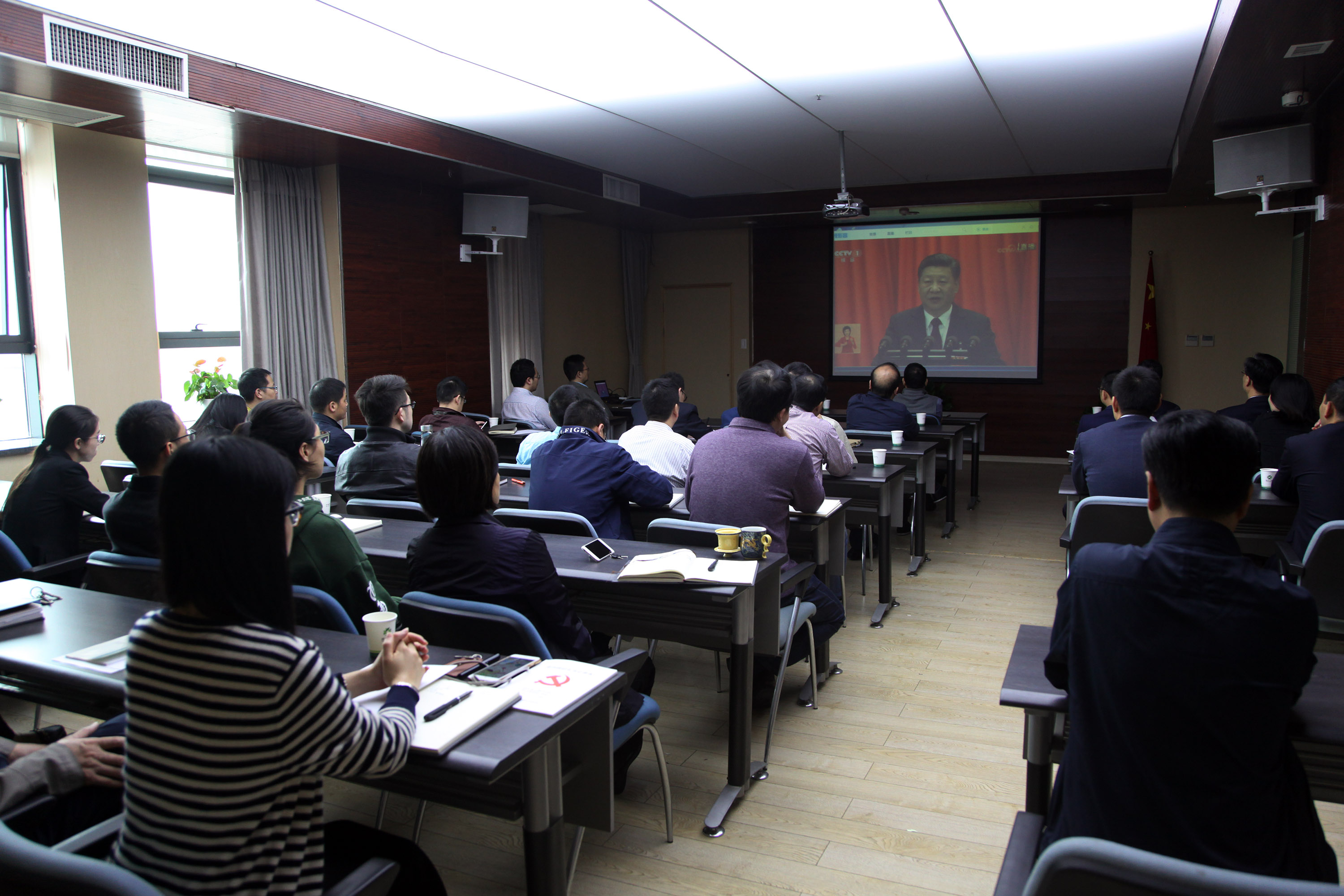 集团公司党员群众集中收看党的十九大开幕式