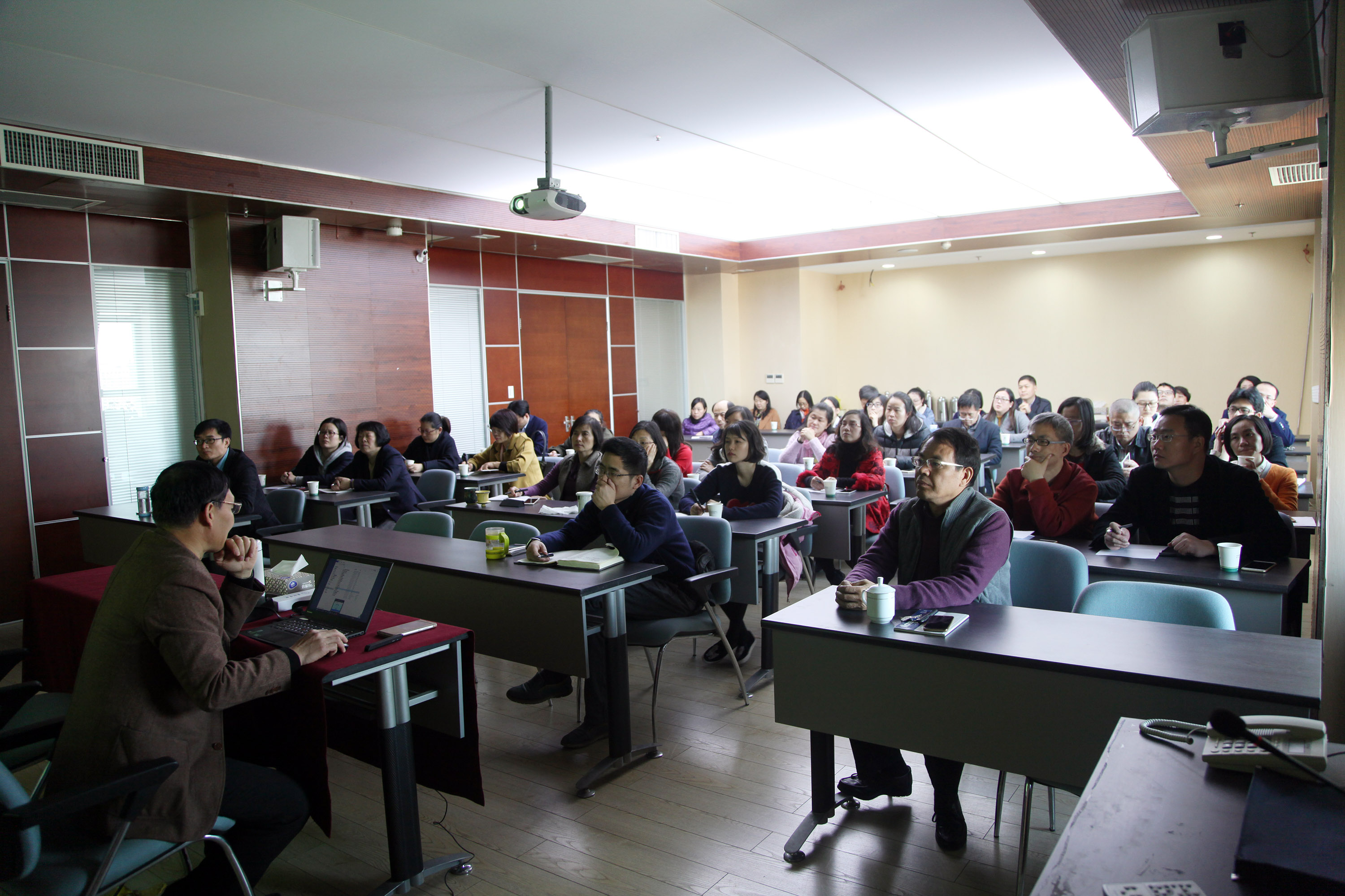 提升财务专业技能，助力“双轮驱动”战略——集团公司举办财务培训会议