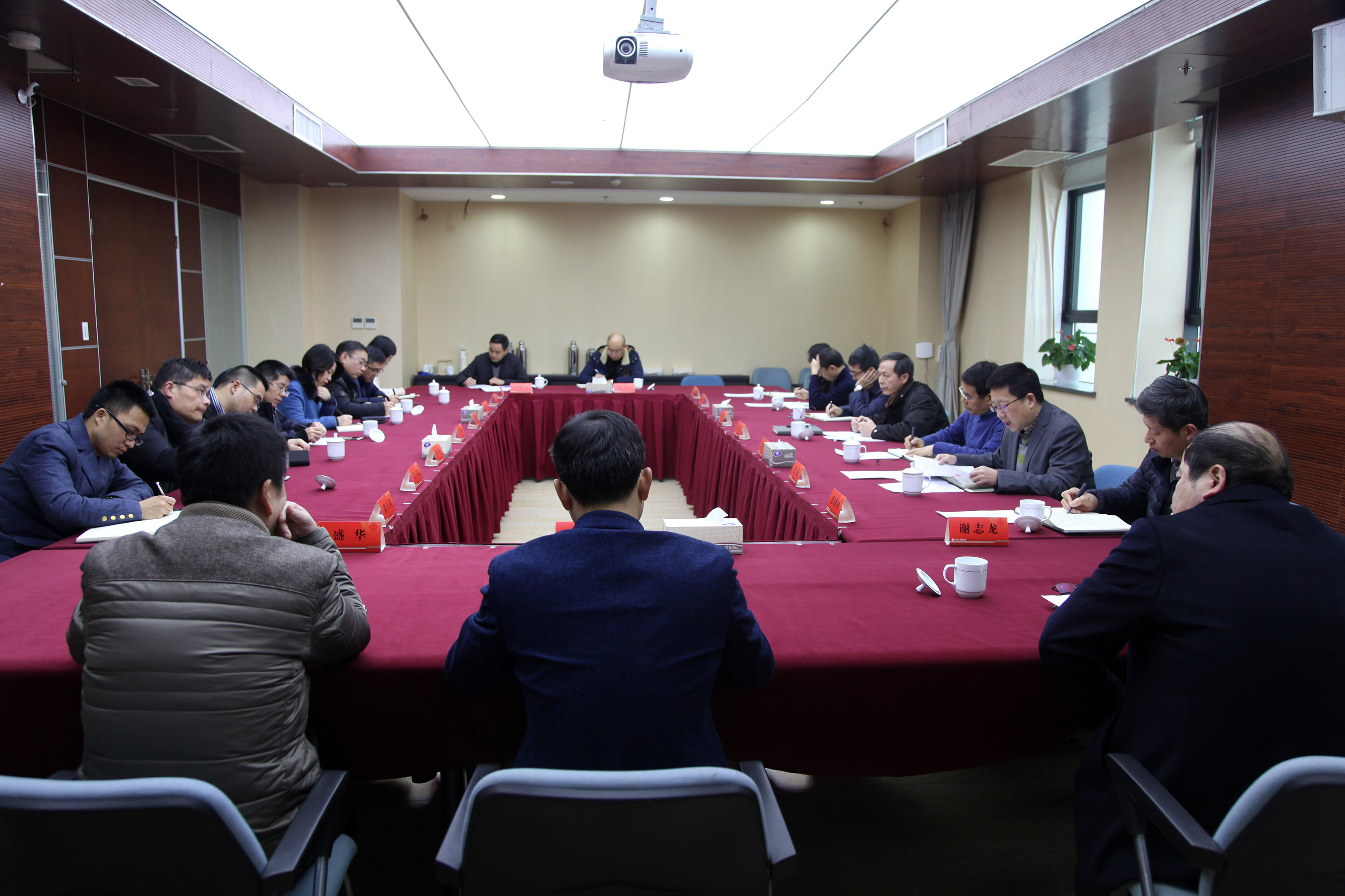 集团公司召开党委（扩大）会议传达学习党的十九届二中全会、十九届中央纪委二次全会精神