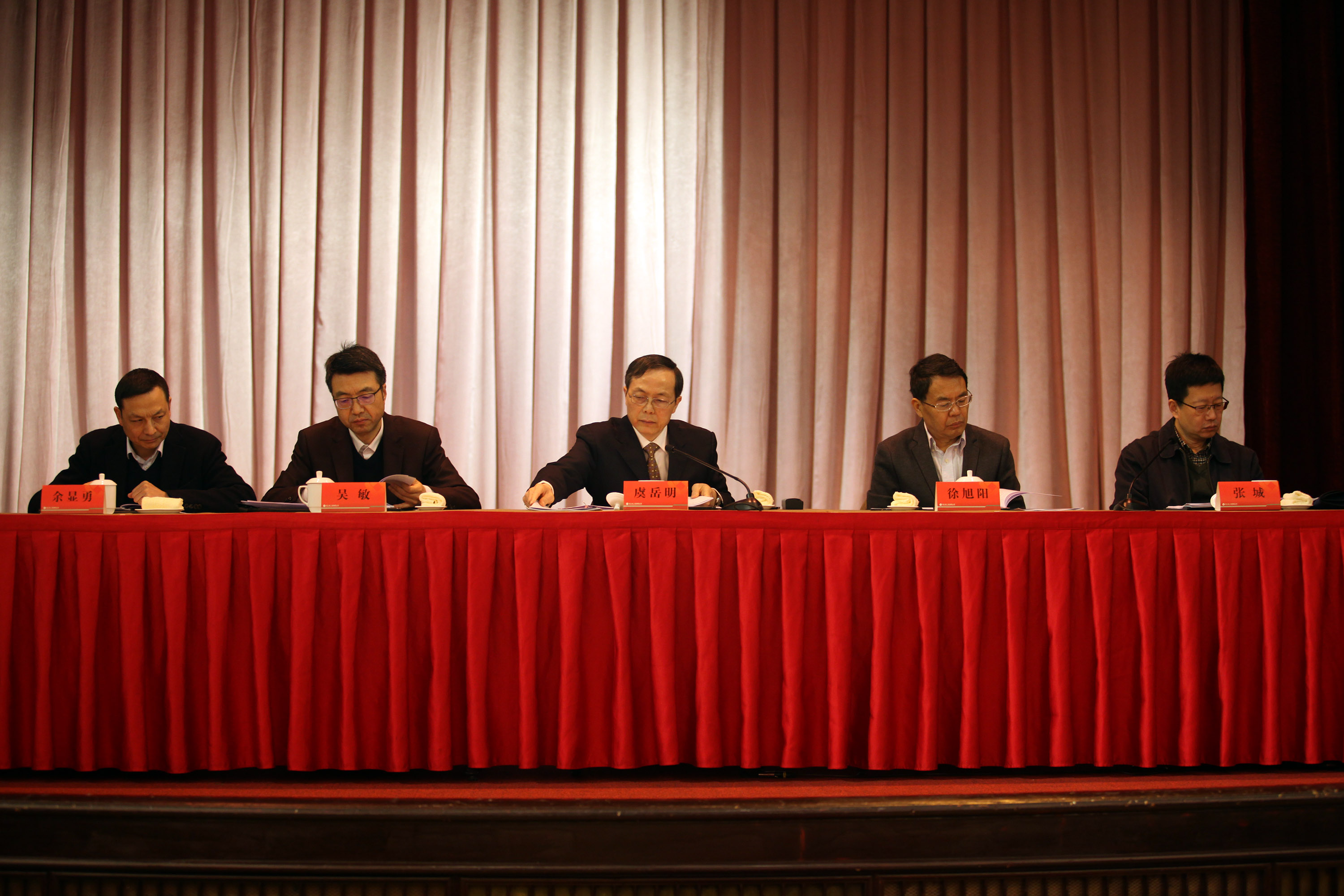 强化红线意识 促进安全发展 集团公司表彰2017年度安全生产先进及签订2018年度安全生产责任书