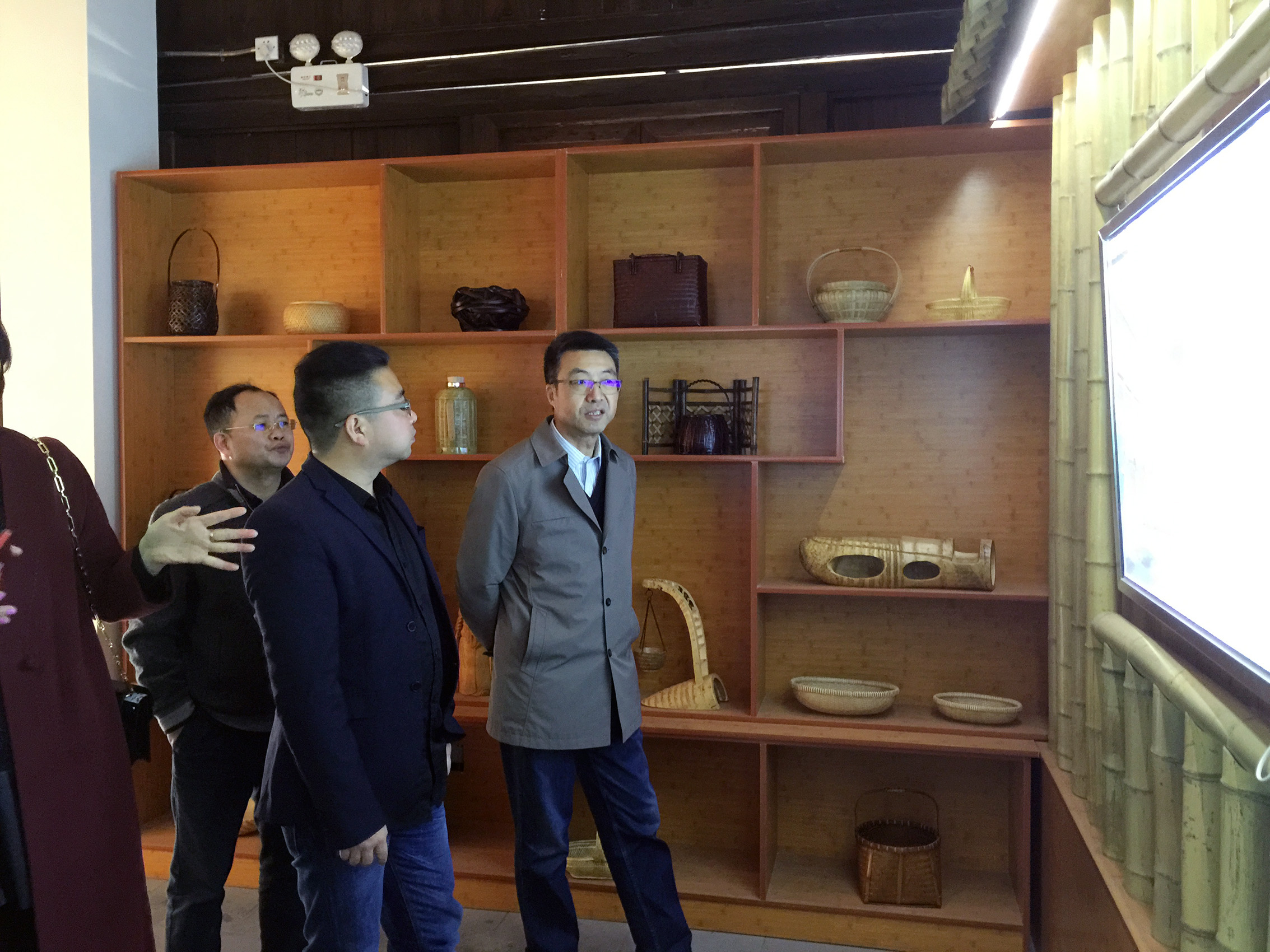 集团公司副总经理吴敏带队考察余杭百丈镇文创产业