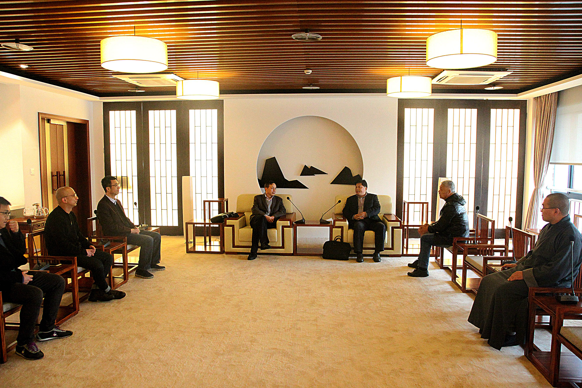 集团公司党委书记总经理虞岳明一行赴奉化洽谈合作