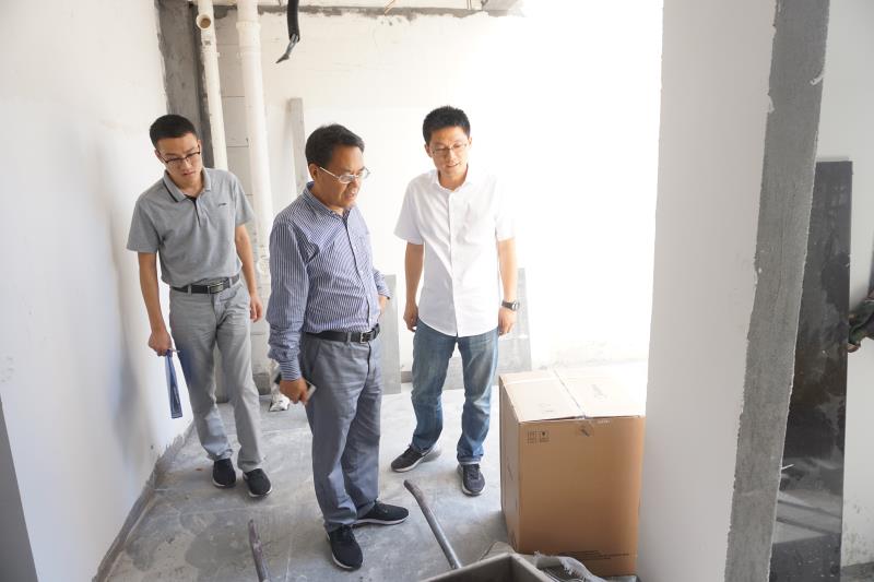 集团公司副总经理徐旭阳赴商业公司开展安全检查