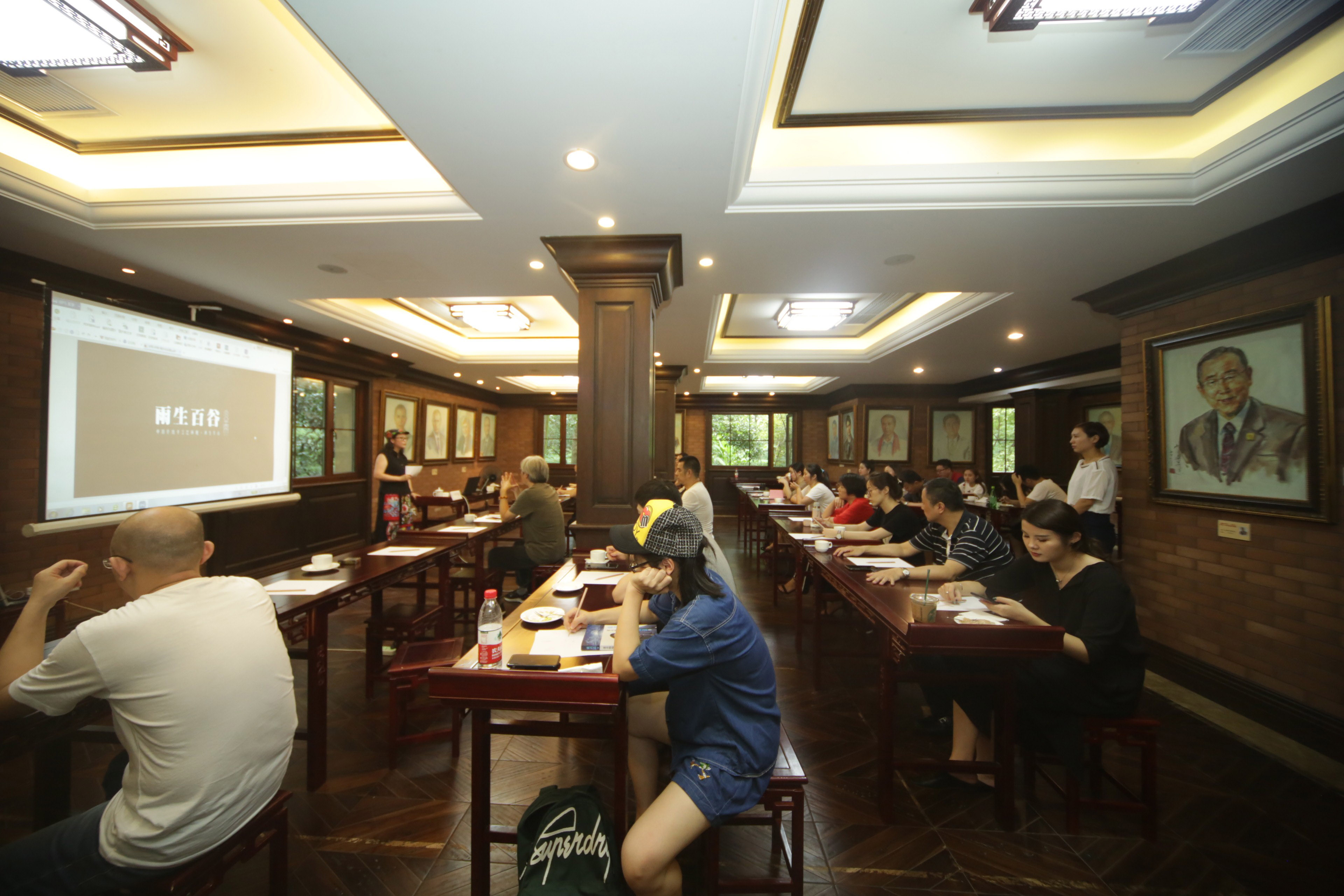 “凝聚工美新力量”第一期艺术沙龙圆满举办