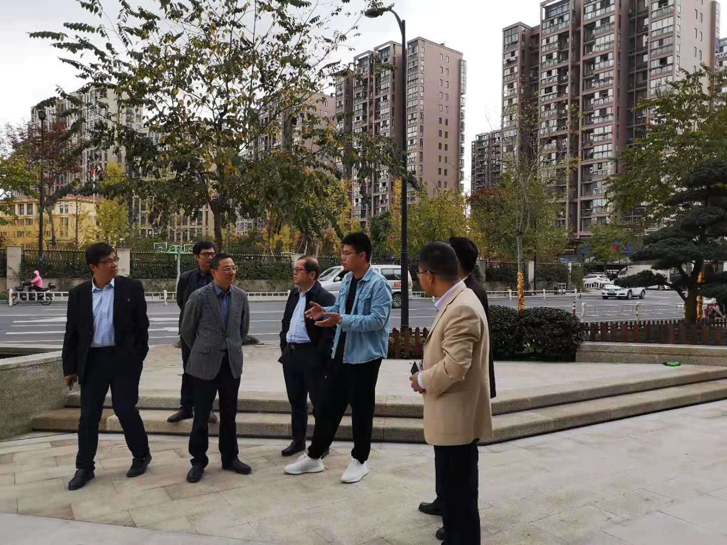 集团公司副总经理余显勇赴信联文创园考察调研