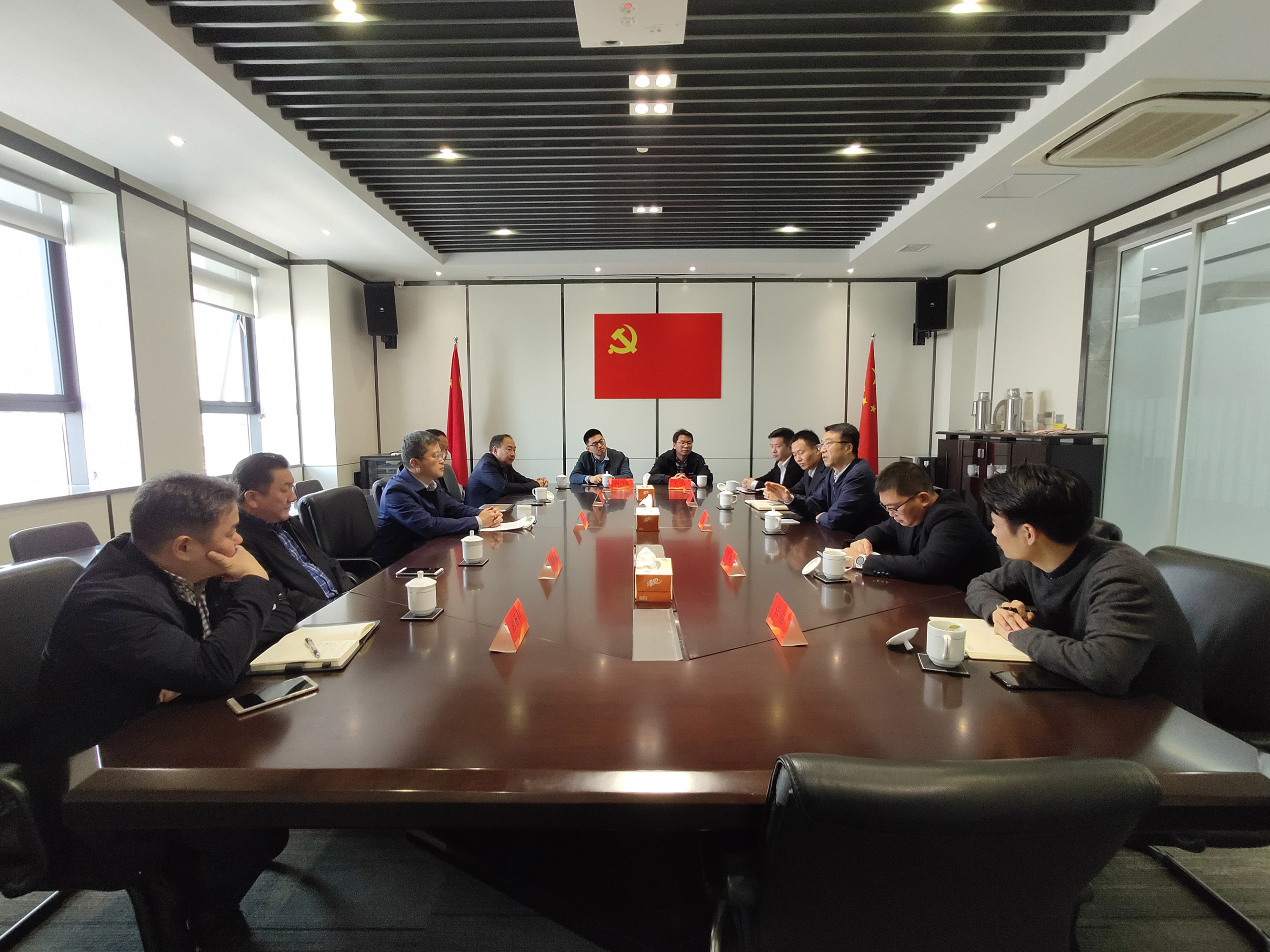 霍山县县委书记项跃文一行来集团公司考察交流