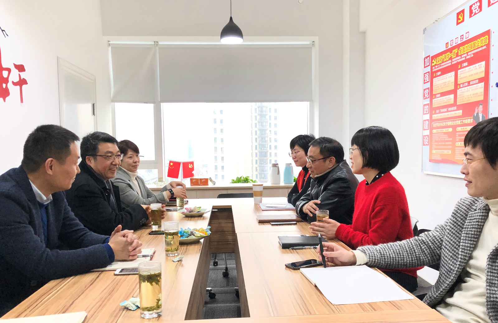 集团领导带队来典当公司送2019开年慰问