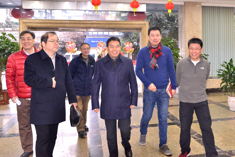 省二轻领导走访慰问  公司领导喜迎众员工