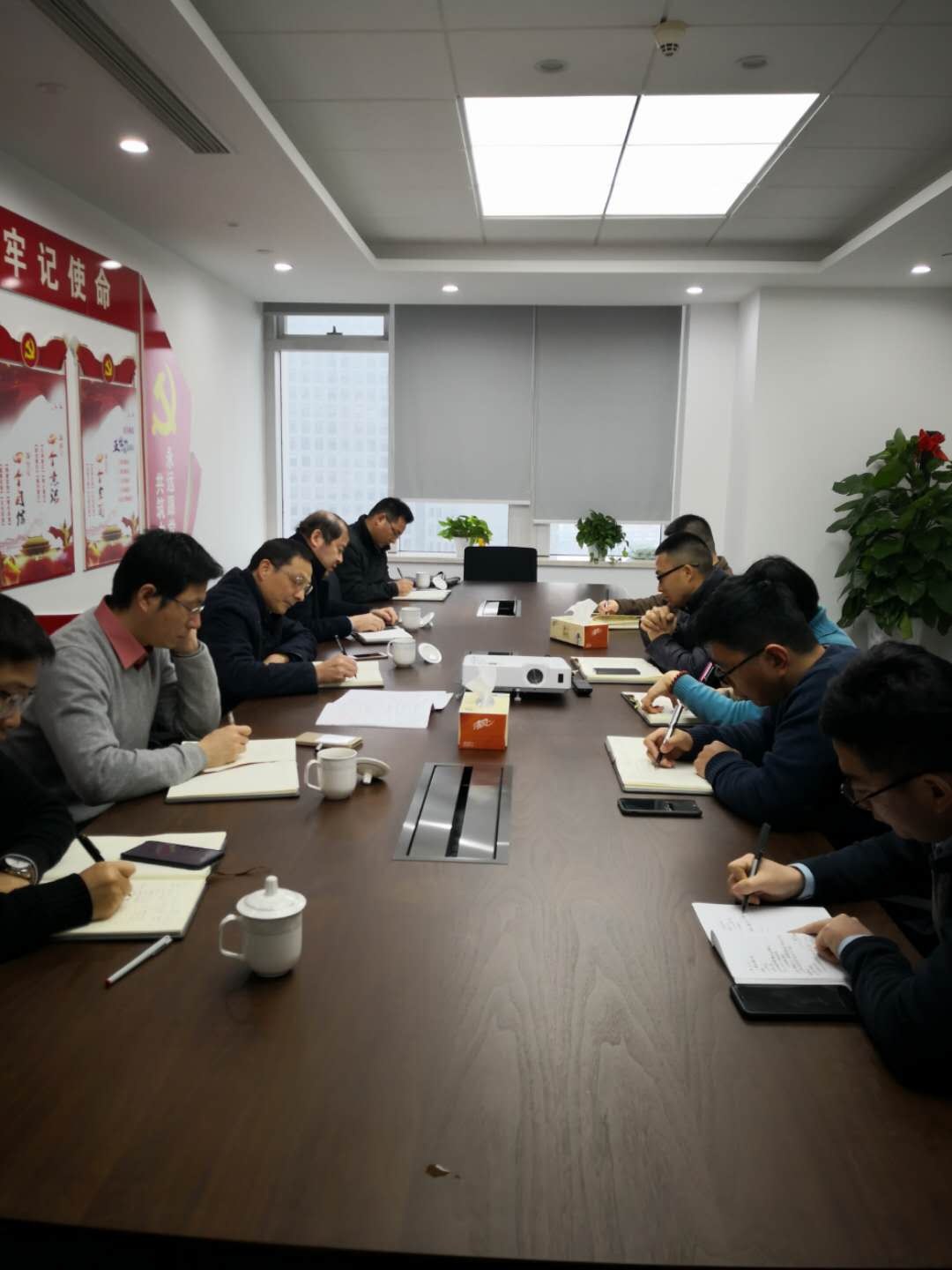 集团公司副总经理余显勇一行赴广杰公司调研