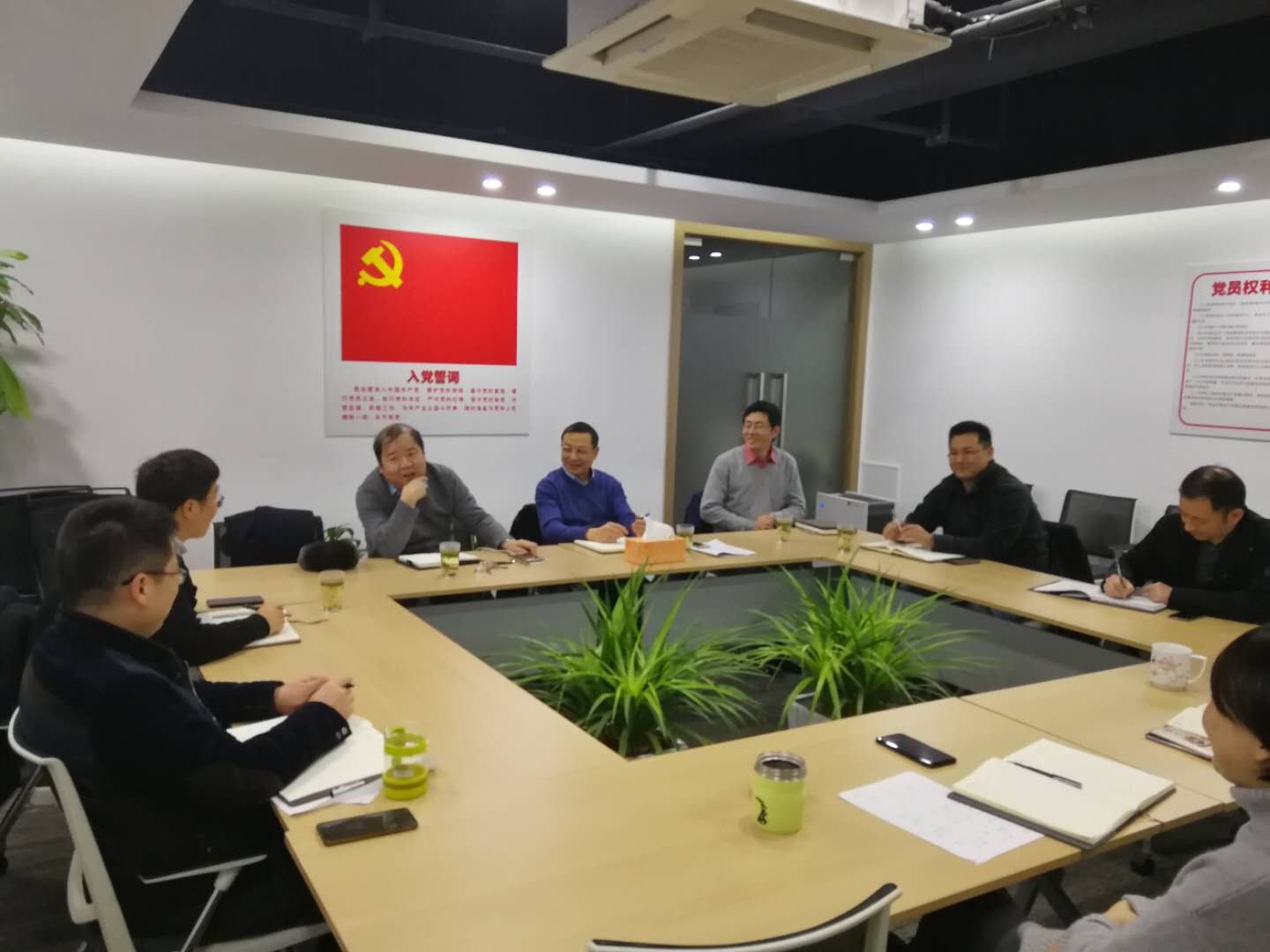 集团公司副总经理余显勇一行赴商业公司调研