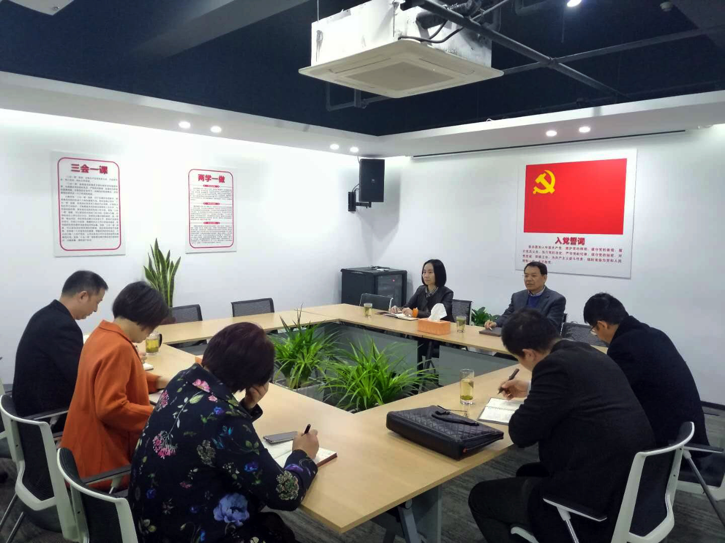 集团公司副总经理徐旭阳赴商业公司开展“三服务”活动