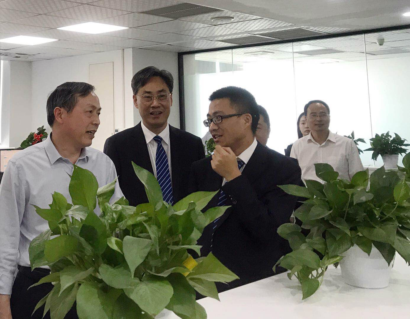 同启新平台 齐跑新征程 共逐新梦想 —— 集团公司党委书记董事长虞岳明一行到广杰公司调研