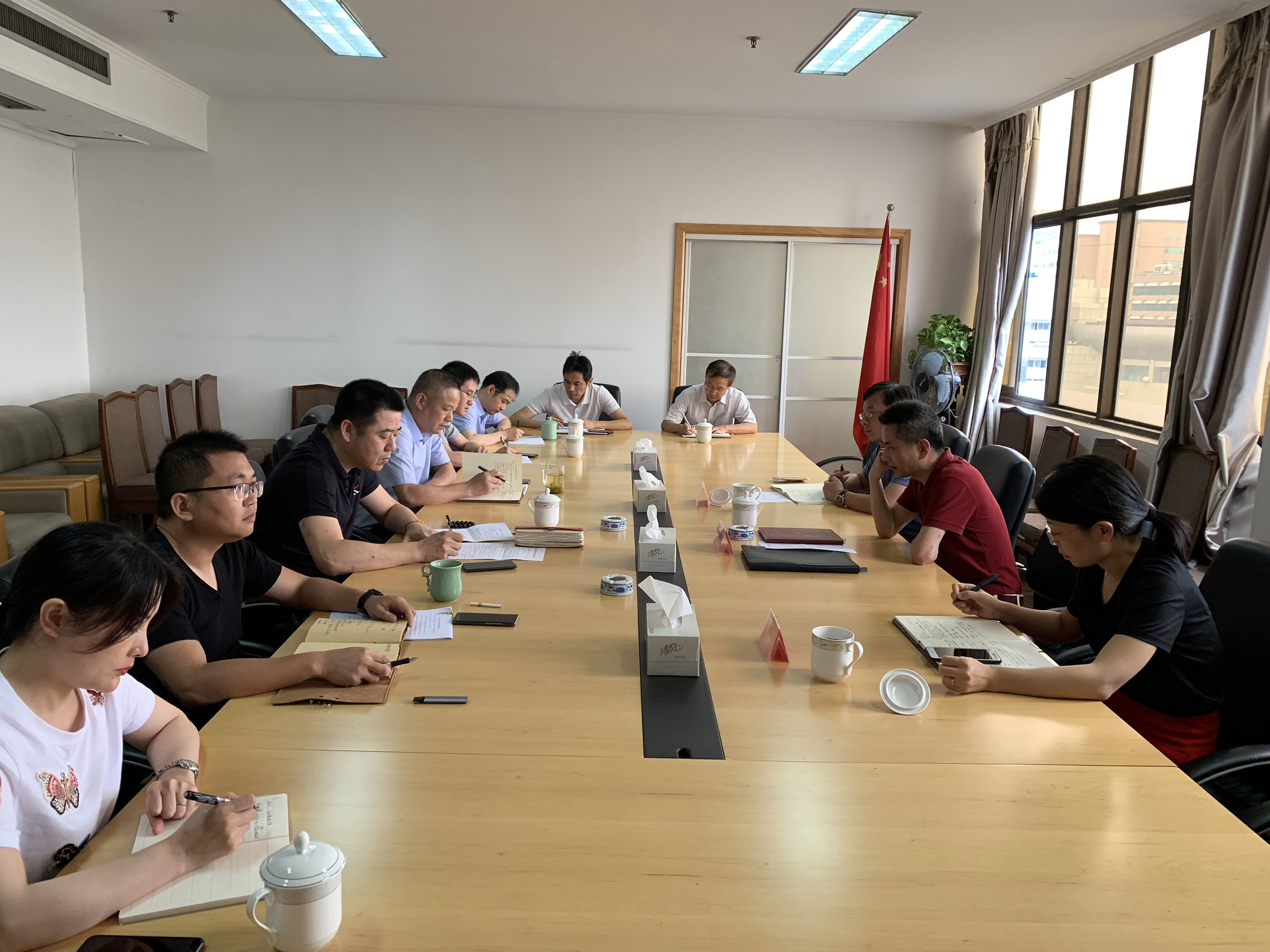 蔡玉林赴省工艺品公司和省工美研究院调研