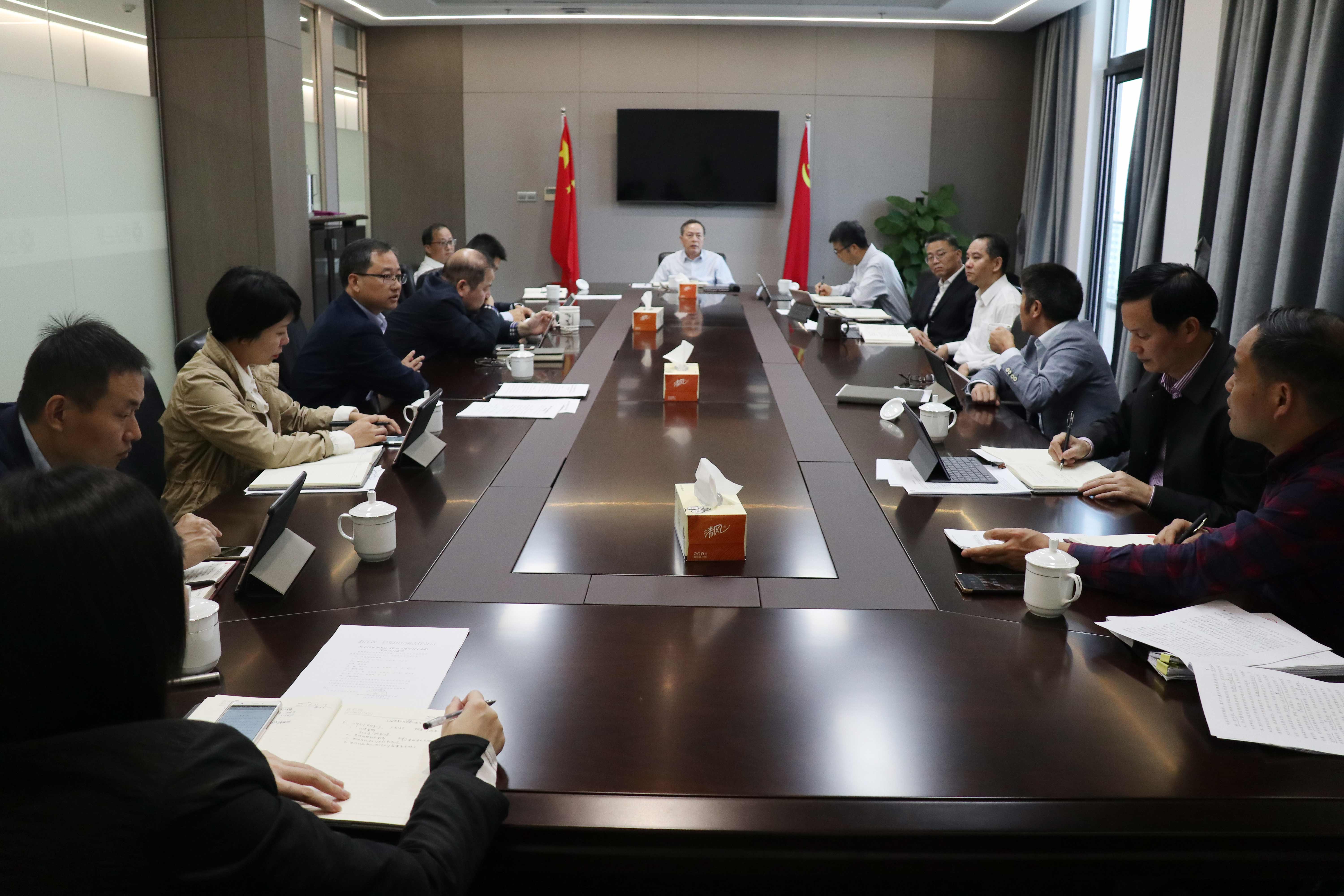 集团公司召开党委理论中心组学习会