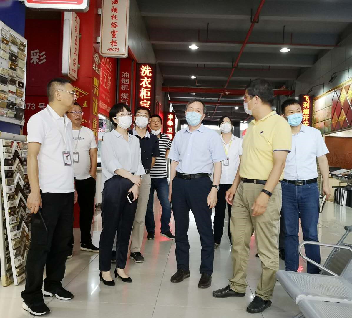 集团公司党委书记、董事长虞岳明赴商业公司开展安全生产检查