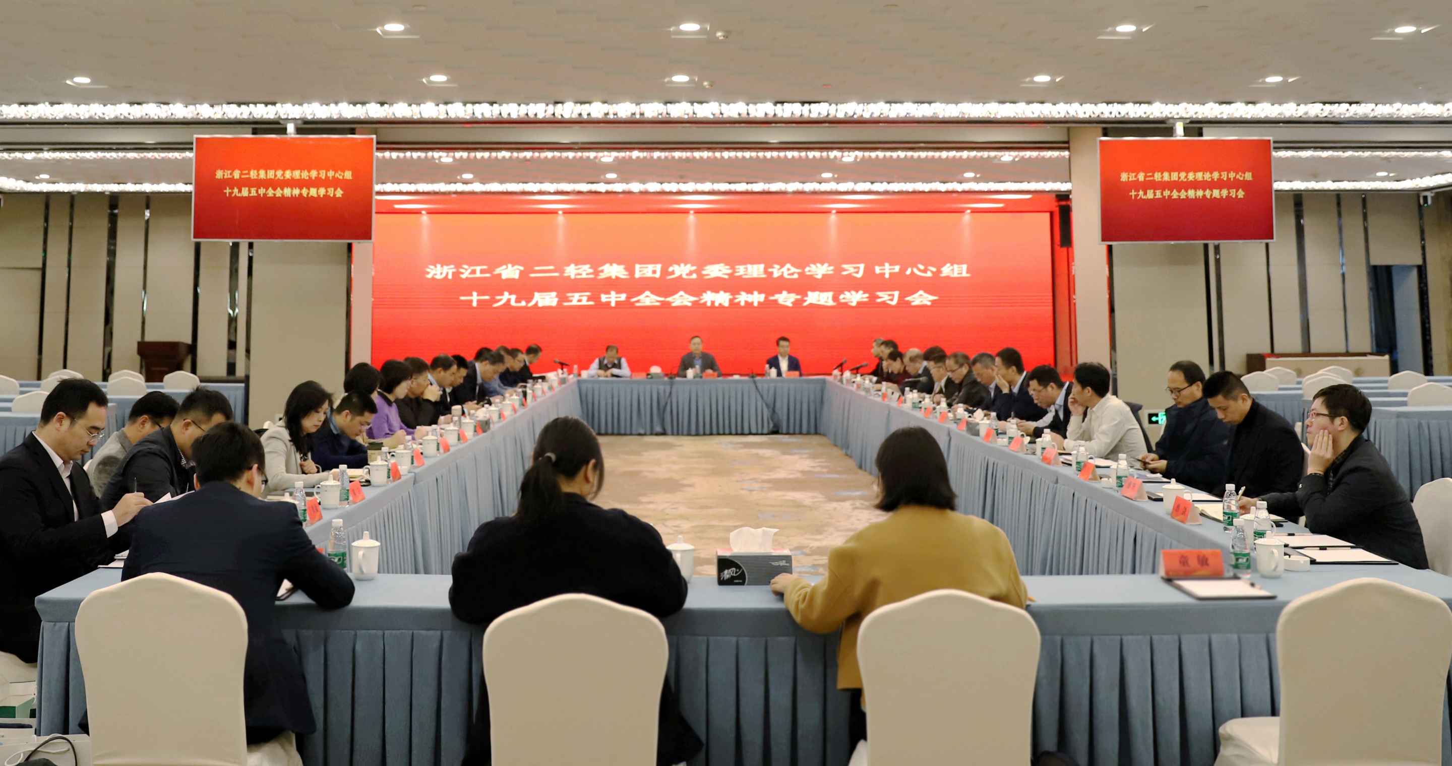 虞岳明在开云网页版·官方版在线登入党委理论学习中心组十九届五中全会精神专题学习会上强调：奋斗创造历史，实干成就未来