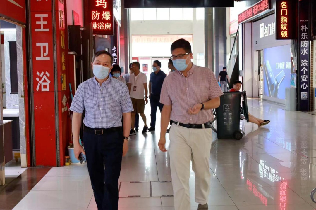 虞岳明赴二轻市场开展安全生产检查