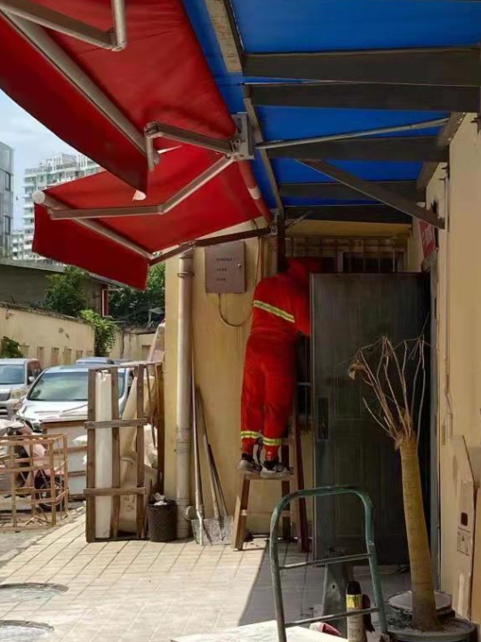 二轻市场：清除马蜂窝 为民解难题