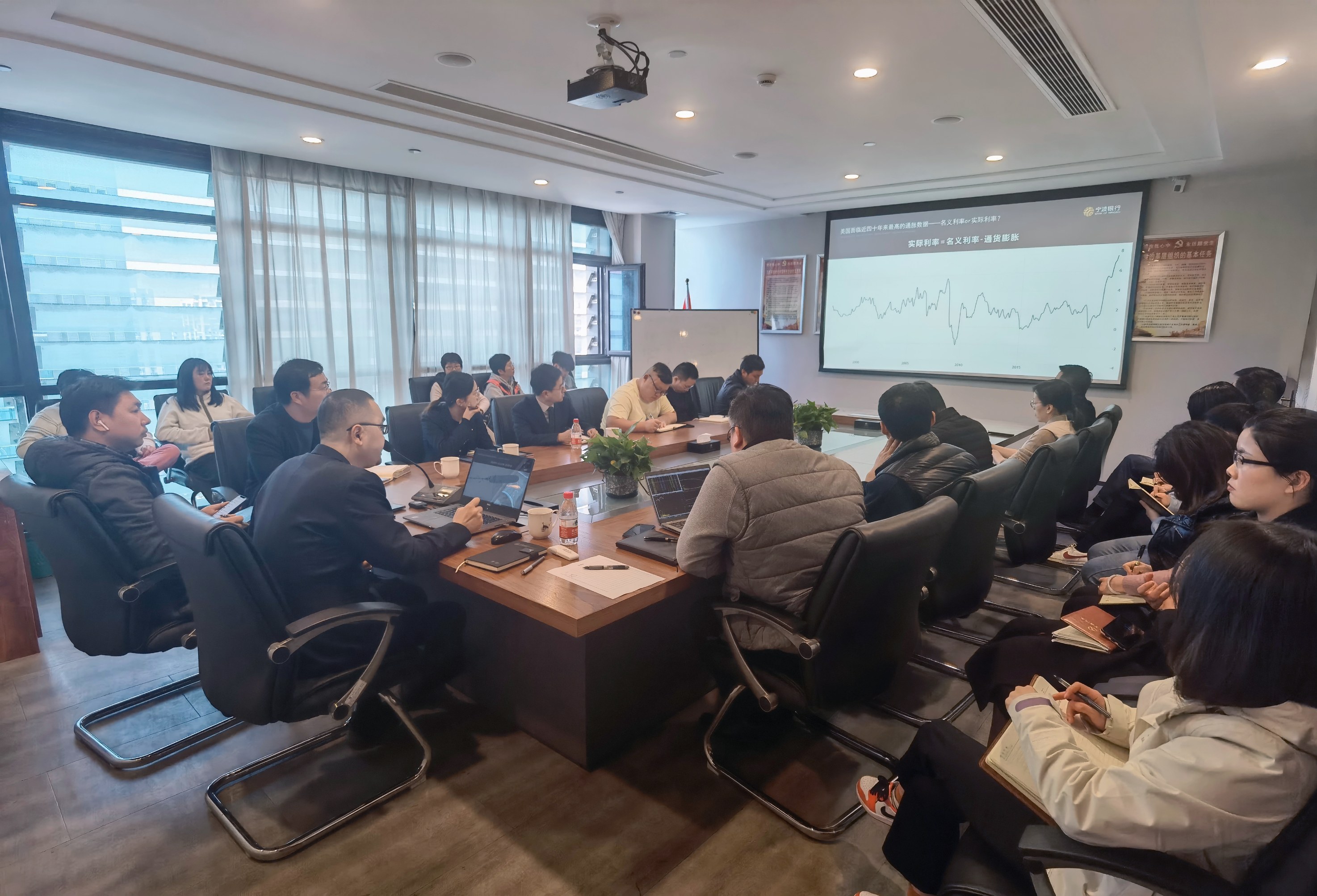 解析汇率走势 拨开市场迷雾 皮塑公司举办汇率解析讲座