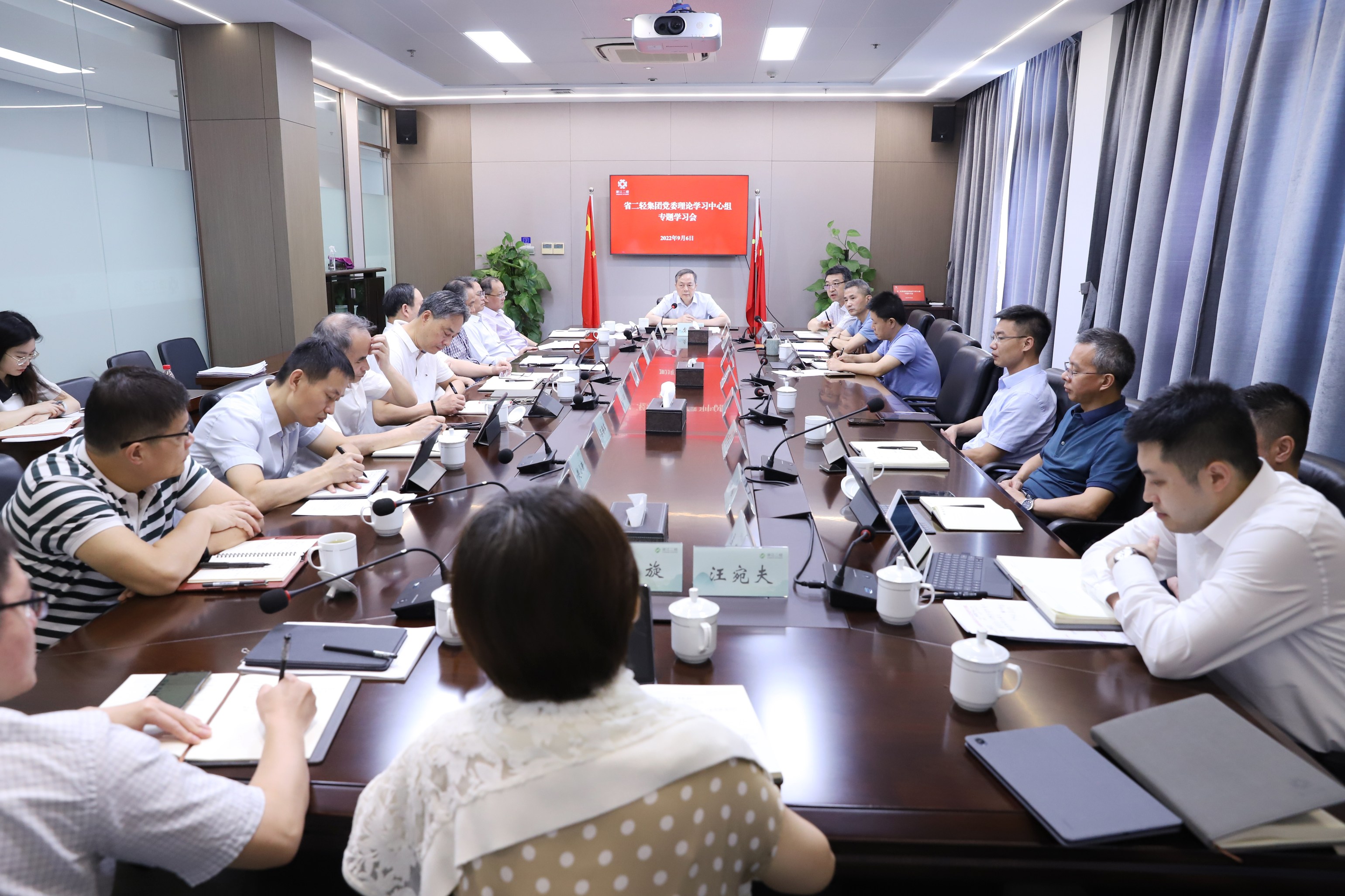 开云网页版·官方版在线登入党委理论学习中心组举行意识形态工作专题学习会