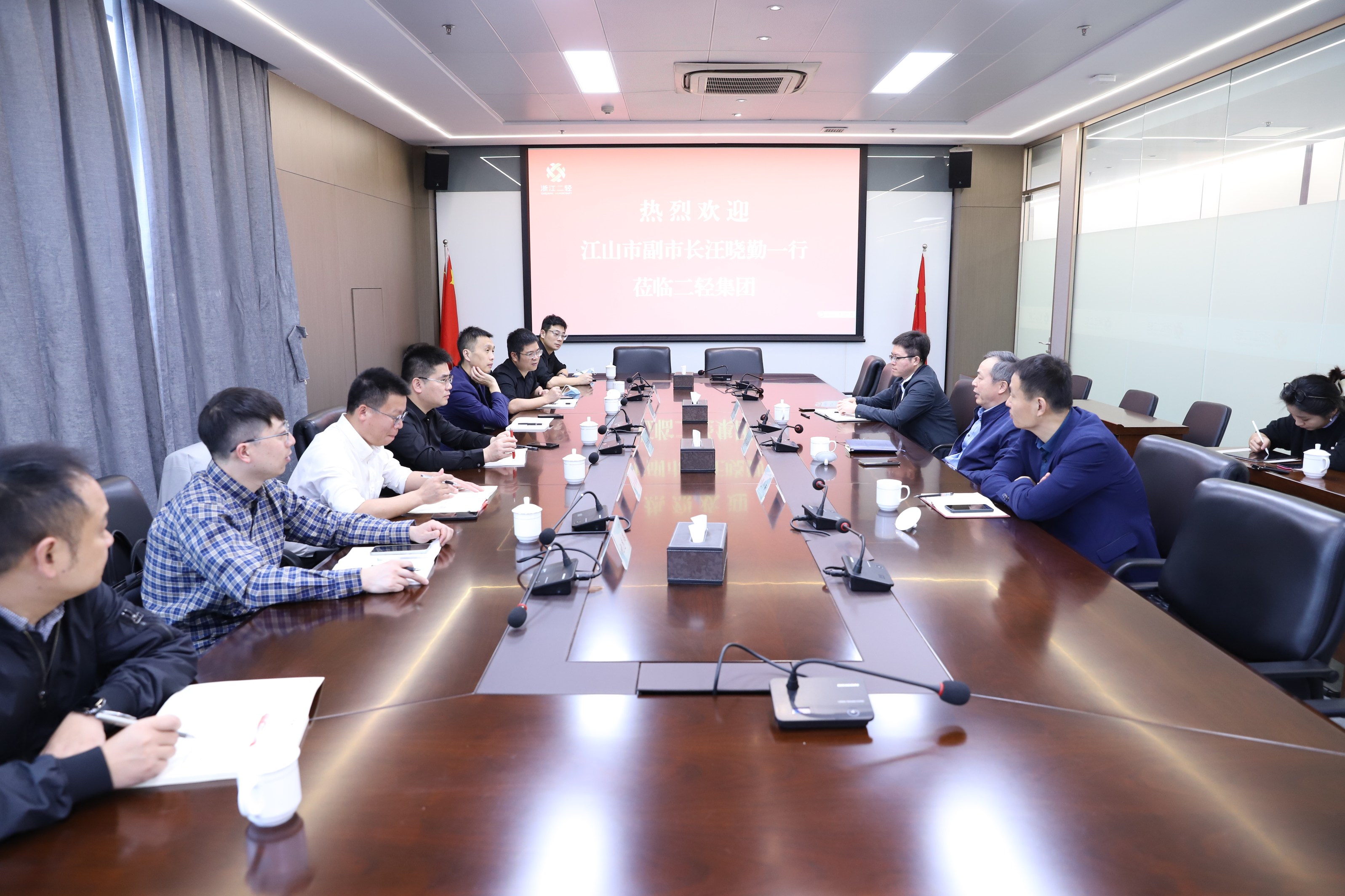 虞岳明与江山市副市长汪晓勤座谈交流