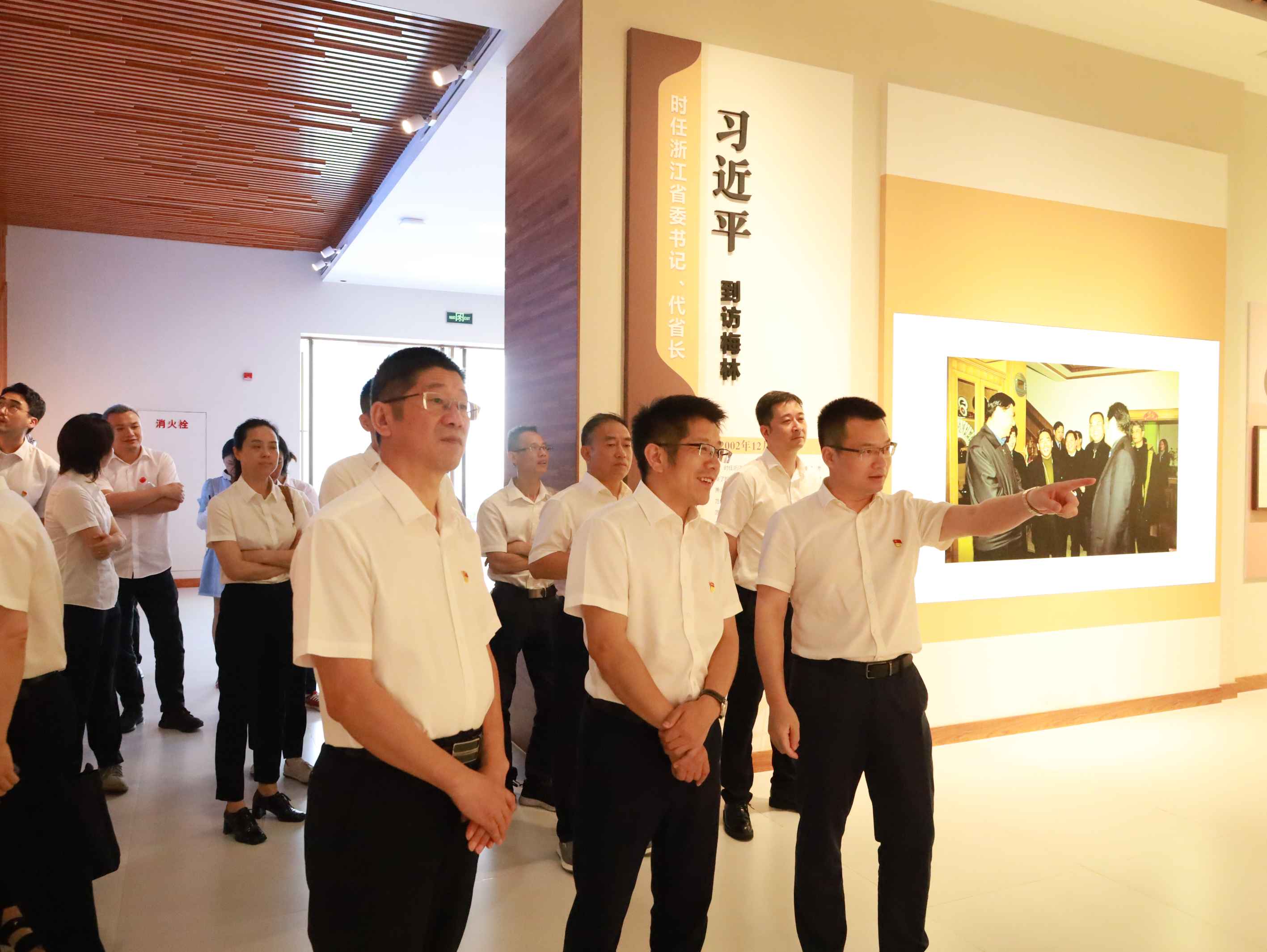 迎七一 学思想 商业公司党总支赴梅林村 开展“循迹溯源促践行”现场教学活动