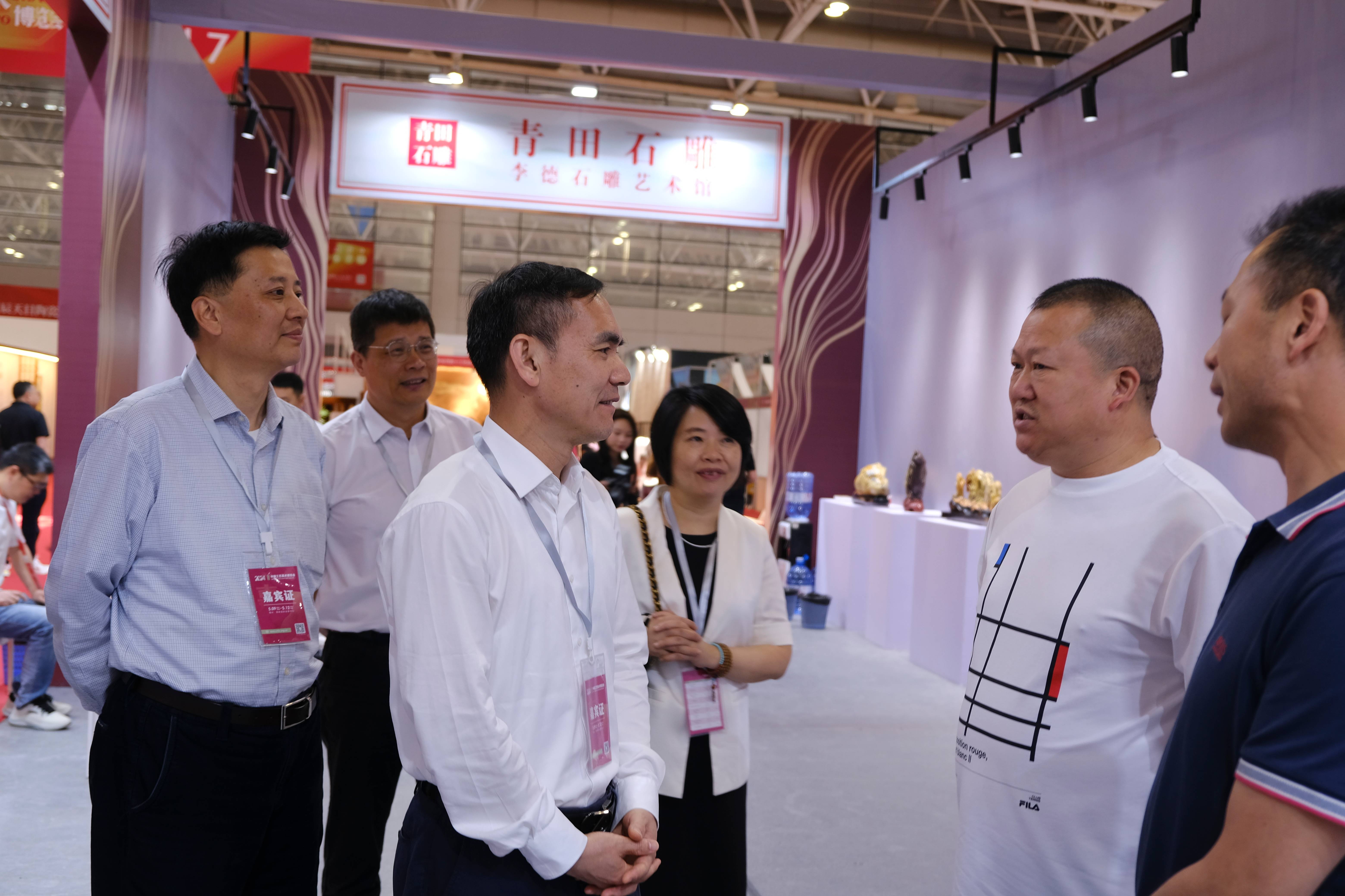 孙哲君一行参加第四届中国工艺美术博览会