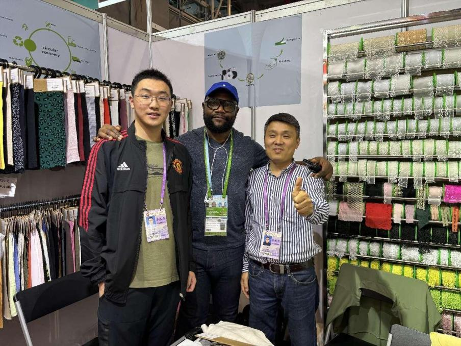 塑商贸新局 展工美特色 工艺品公司亮相广交会