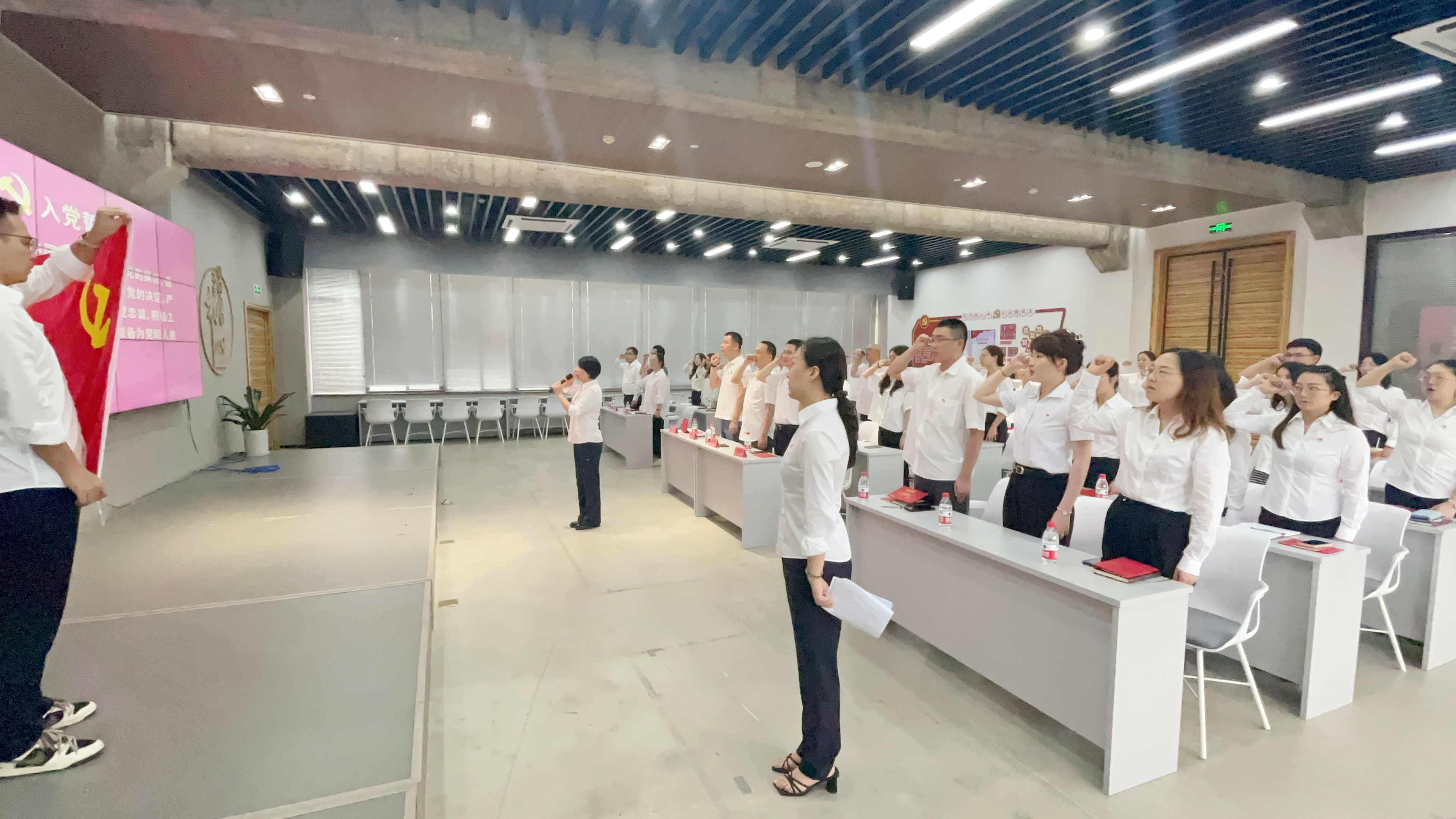 以红心 敬党心 | 工艺品公司党委举行“同过政治生日·重温入党誓词”主题党日活动