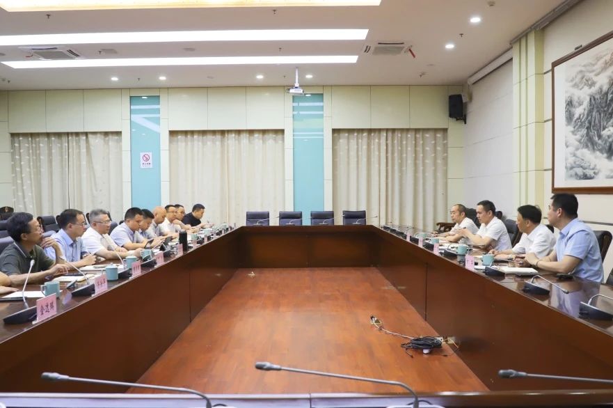 孙哲君一行赴龙泉考察调研