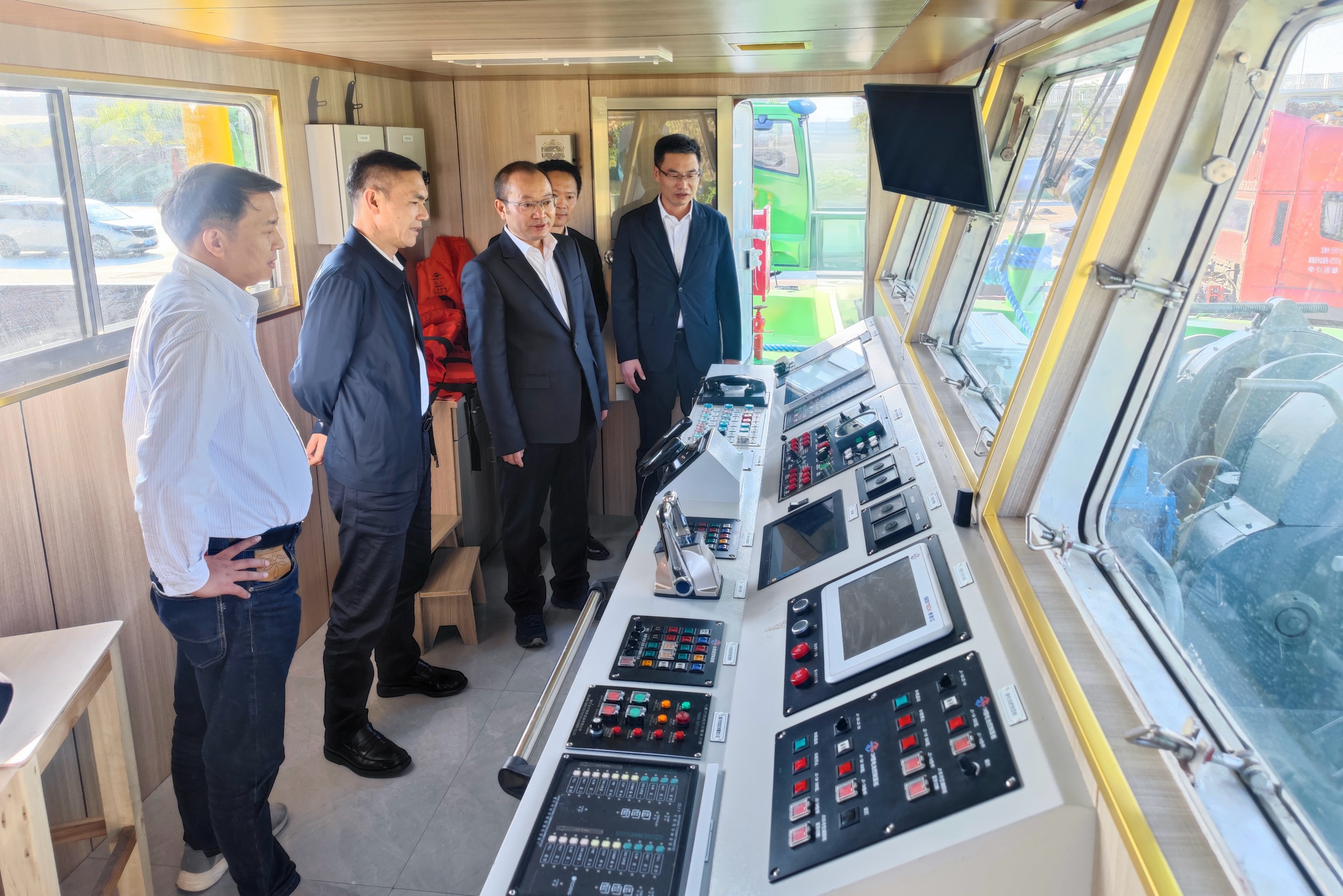 孙哲君一行赴湖州市吴兴区调研内河新能源船舶有关工作