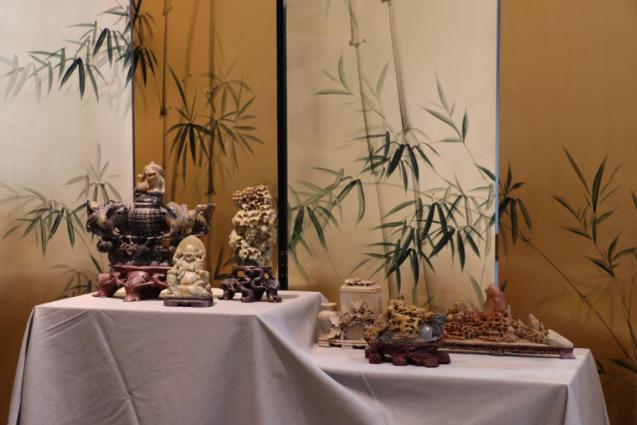 “巧石生辉”徐永泽精品石雕展在开云网页版·官方版在线登入工艺美术精品展陈馆启幕