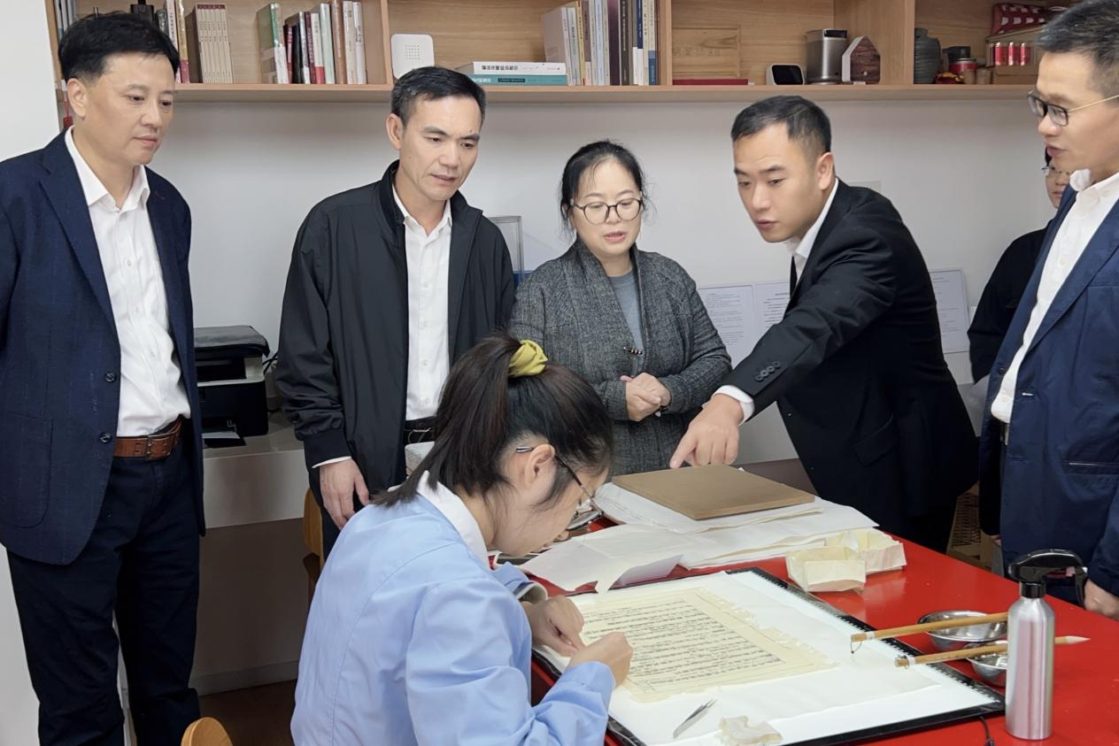 孙哲君一行赴良渚考察调研