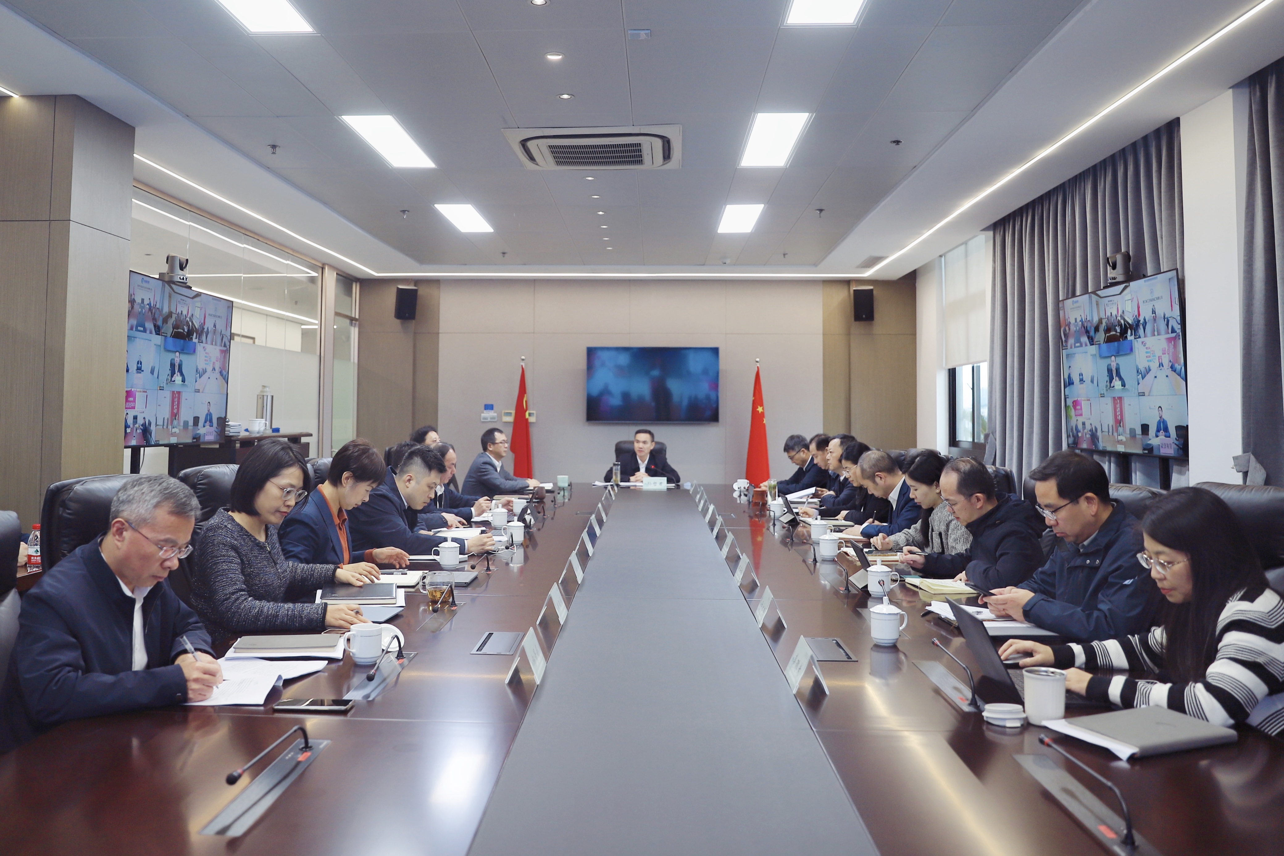 开云网页版·官方版在线登入召开2025年度工作务虚会