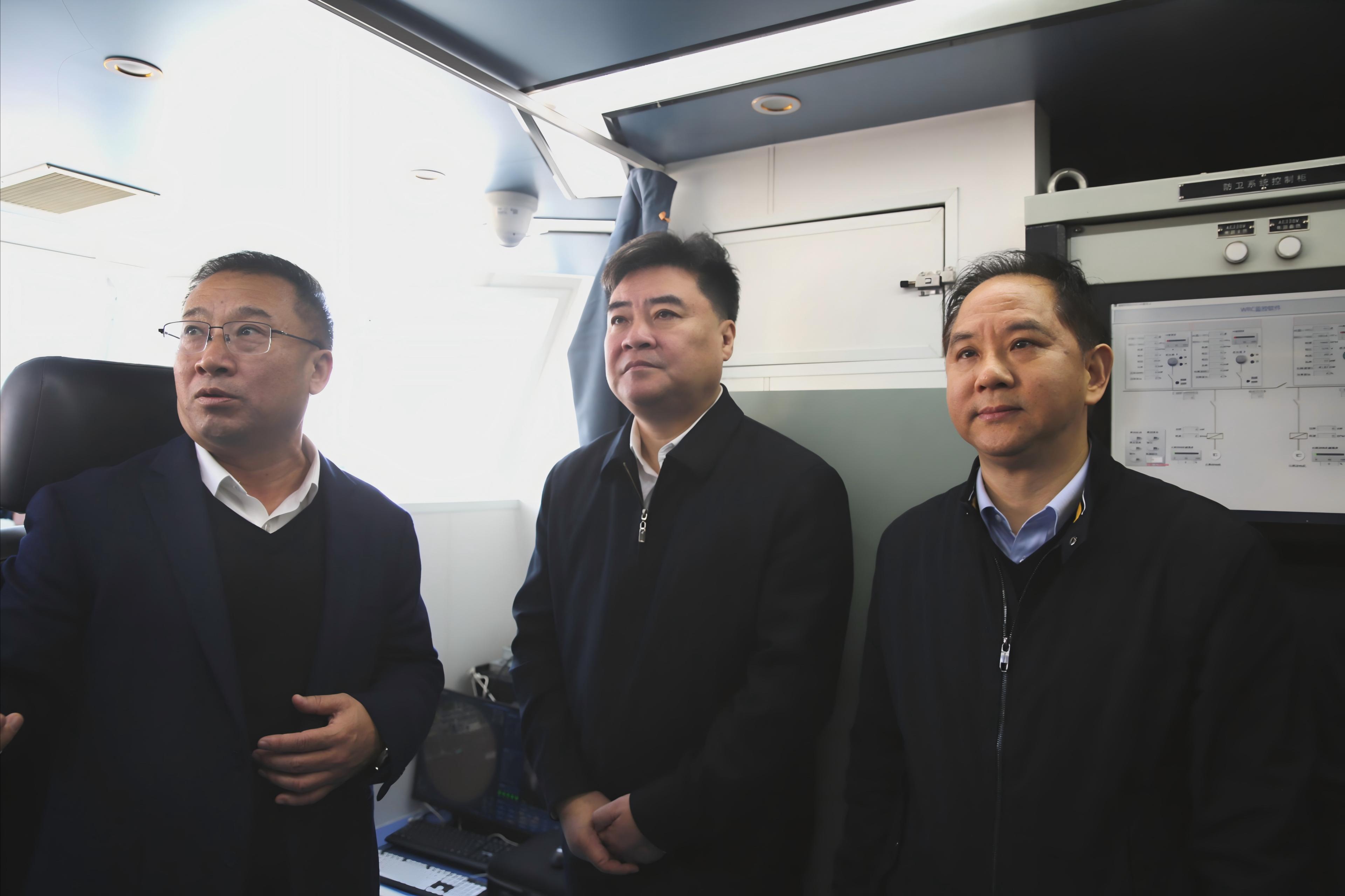 何中伟一行调研开云网页版·官方版在线登入百吨级无人船项目